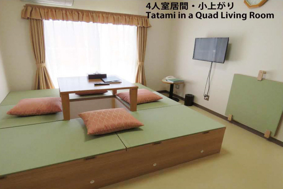 quad-livingroom.jpg